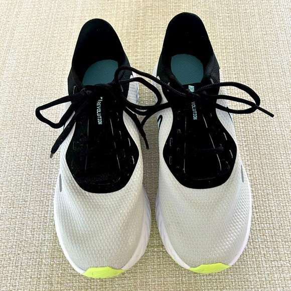 Nike Revolution Running Shoes - Picture 2 of 7